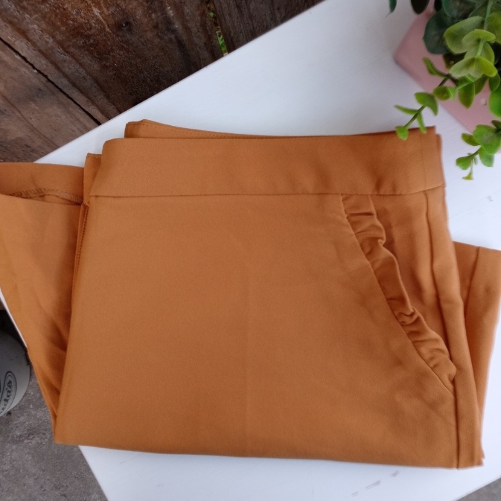 Charlotte Russe High waisted ruffle pocket camel shorts S - Picture 4 of 5